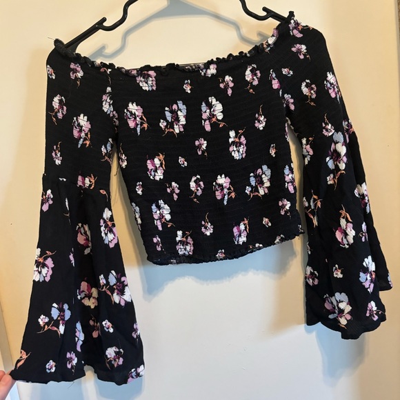 Black & Floral Off the Shoulder Cropped shirt - Picture 1 of 3